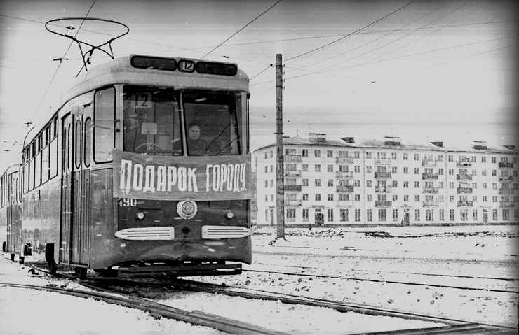 Трамвай куйбышева. Троллейбус 1942. Старый трамвай в Самаре. Трамвай 1942. Троллейбус в Куйбышеве 1942.
